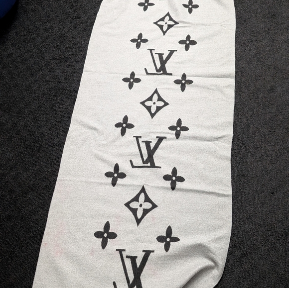 Louis Vuitton Monogram Cashmere Scarf - Picture 3 of 5
